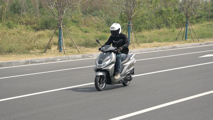 五羊本田ncr125与裂行星际版对比,五羊本田ncr125和豪爵翼爽afr125