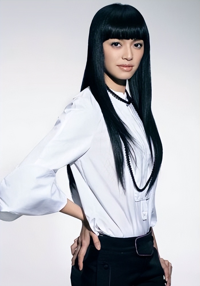 50岁女人需要避开的5款“发型”，不是扮嫩就是显老，太影响气质