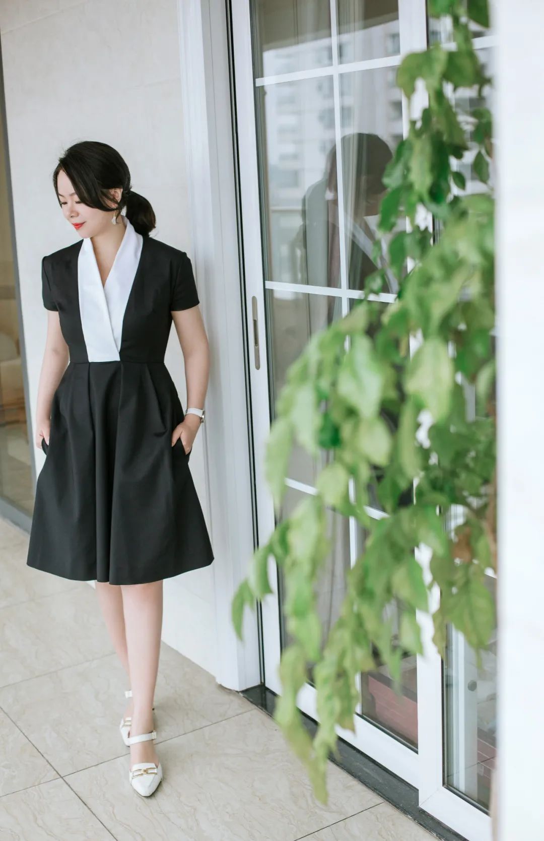 孟晚舟穿的白色连衣裙是什么品牌,孟晚舟同款连衣裙大码