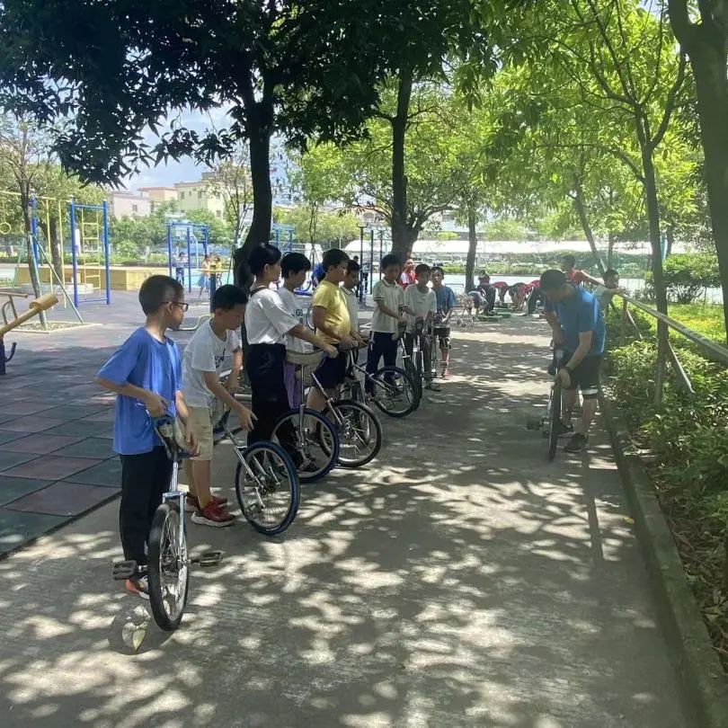 直击课外喵暑托开课首日情况：能和同学一起过暑假，太好玩了