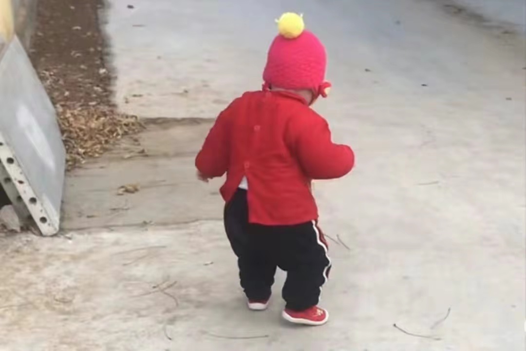 宝宝爱踮脚走路,宝宝喜欢踮脚走路什么原因