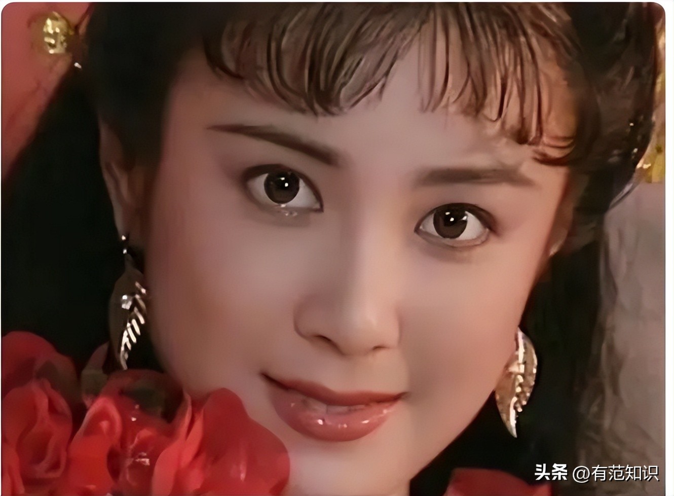 这次轮到51岁乌尔善翻车了?九尾狐“袒胸露乳”,观众直呼辣眼睛