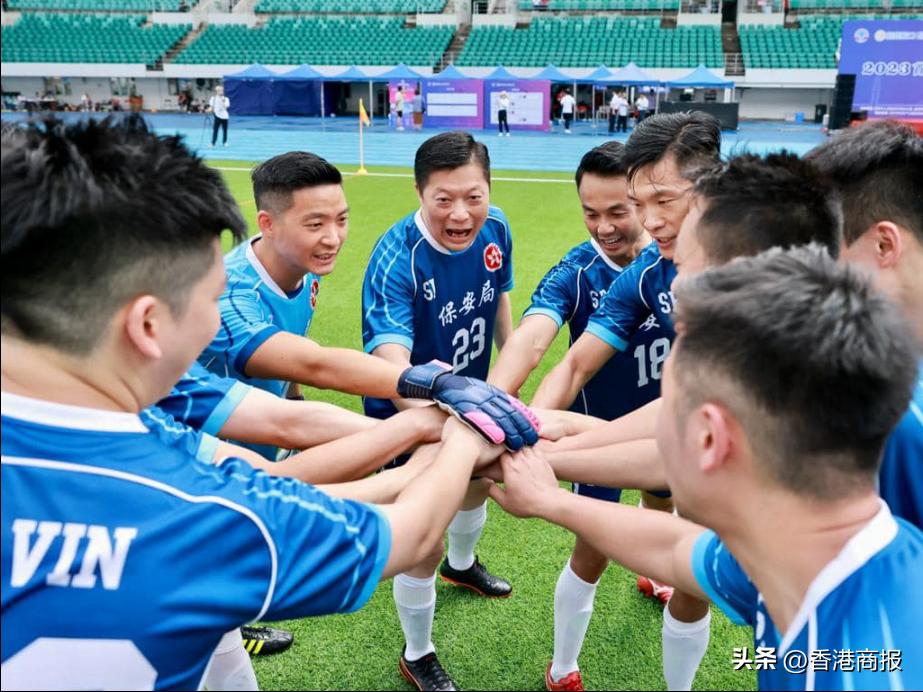 首屆深港口岸足球賽開波！香港保安局局長鄧炳強披掛上陣