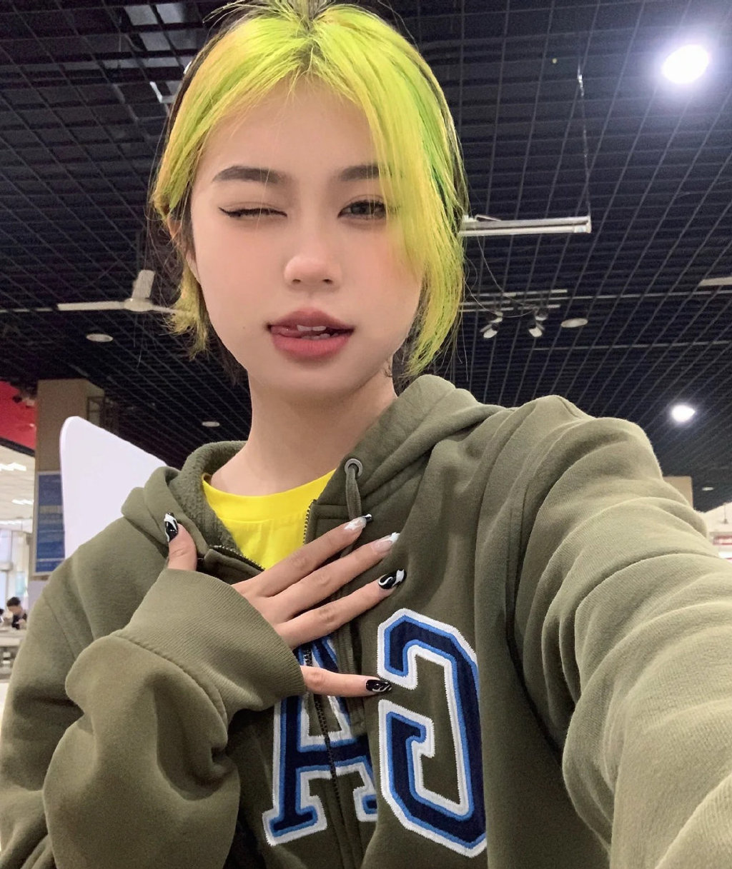 法式刘海漂染蓝色,法式八字刘海染什么色好看