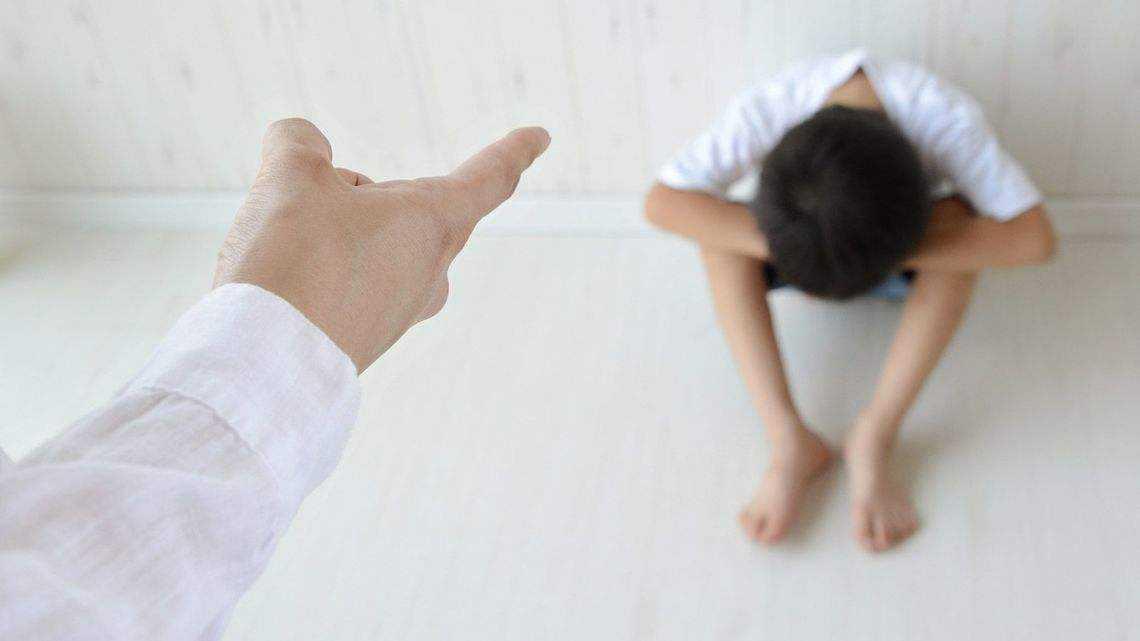 父母打骂孩子的心理怎么疏通,父母打骂对孩子心理影响怎么弥补