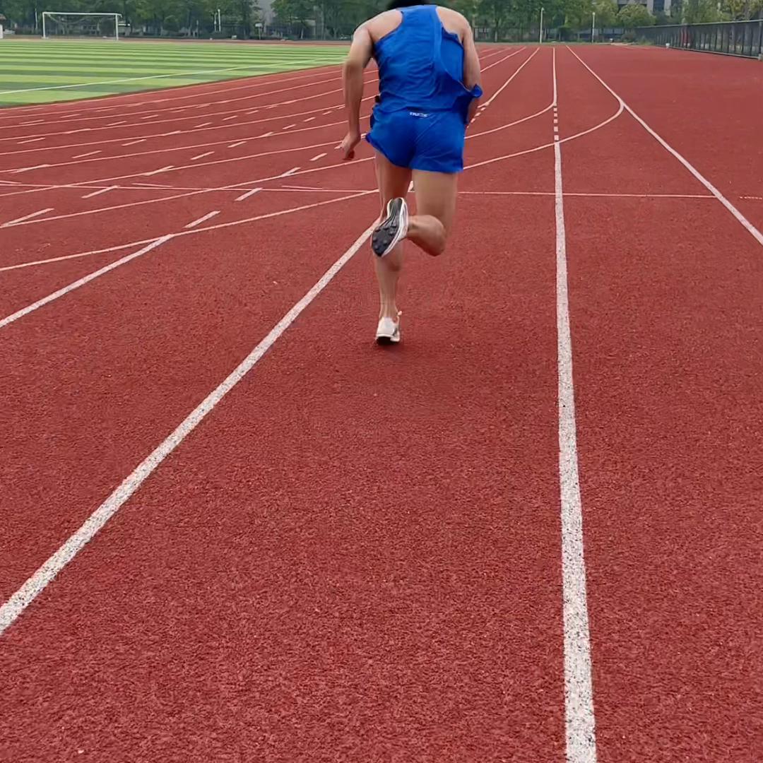 测试顺利,这双鞋子目前还没有上市,听说价格非常低,大家...