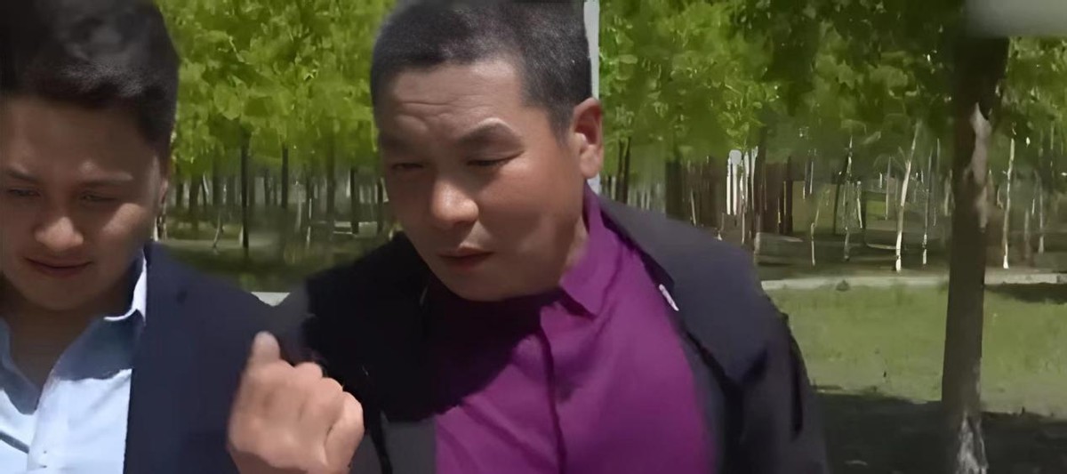 48岁大姐风韵犹存，大爷怼天怼地，最后在大姐调教下，竟成舔狗