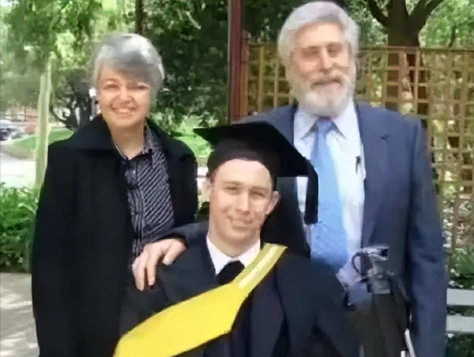 幽灵男孩马丁卧床14年,幽灵男孩马丁患病卧床