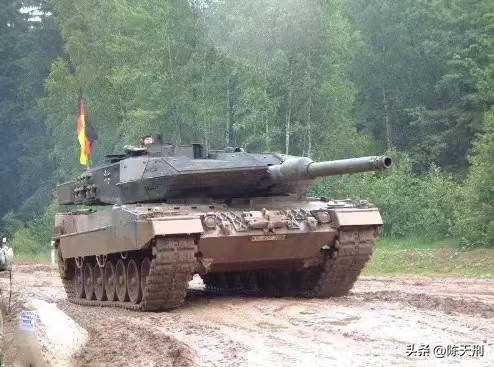 乌军火炮已消耗殆尽,乌军支援新型坦克