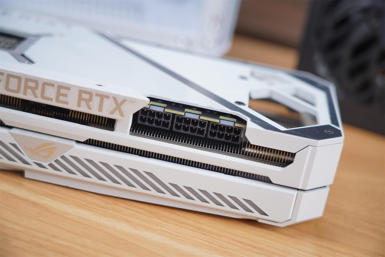 rogz690-a吹雪ddr4,rogz690吹雪d5