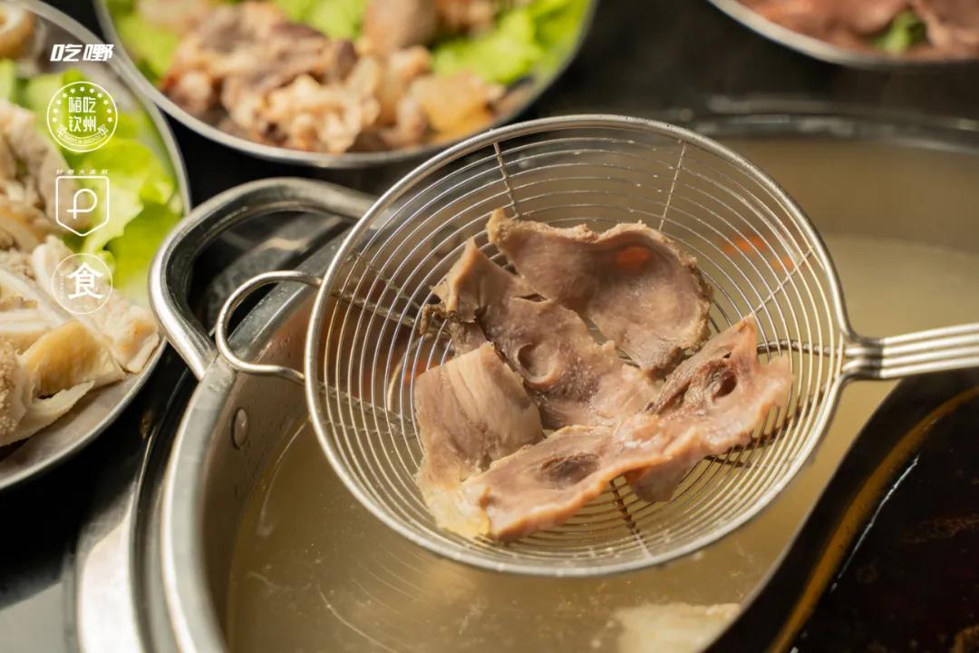 尝尝正宗的牛肉火锅,美食不可辜负首顿堂食全牛宴火锅