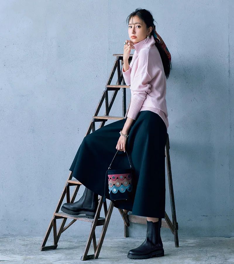 穿裙子靴子过年,过年穿了裙子显瘦