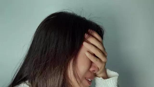 91大神秦先生的故事:冒充富二代,欺骗大量女性并进行*拍偷**