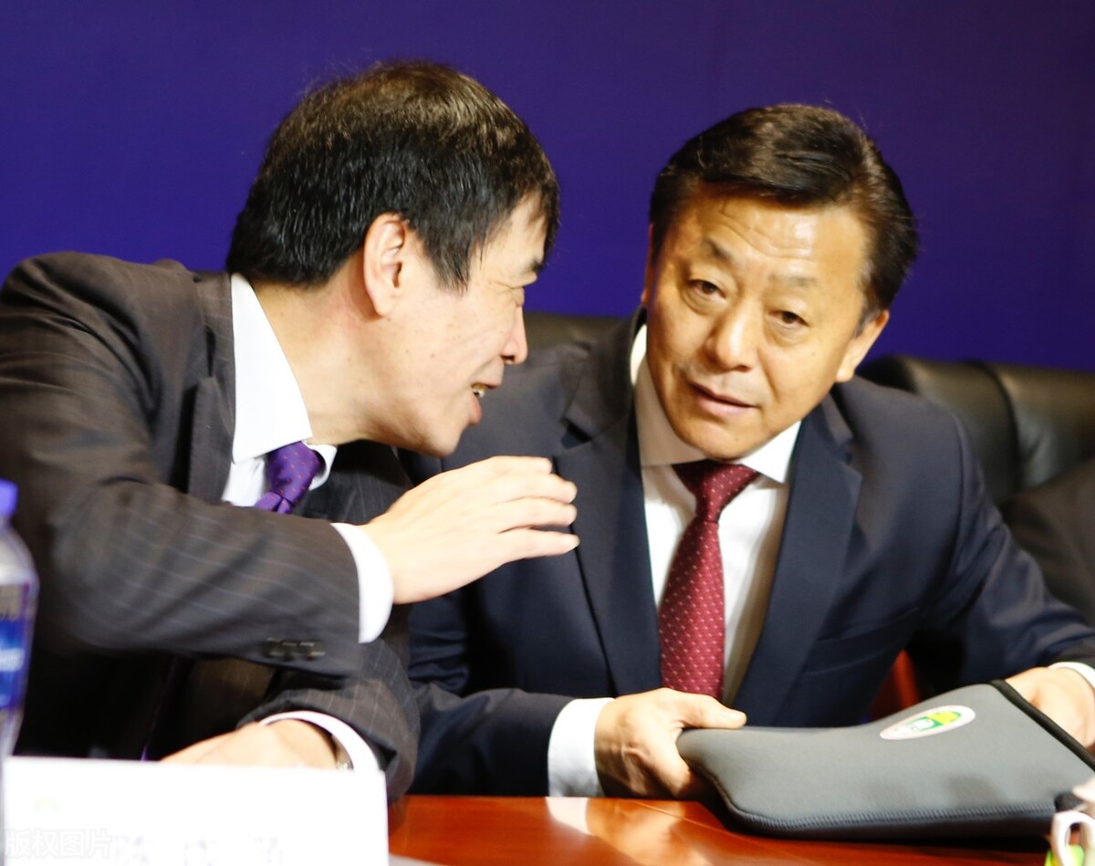 藏不住了！人民日报暗示足坛大老虎，李璇爆料，2大特征指向明显