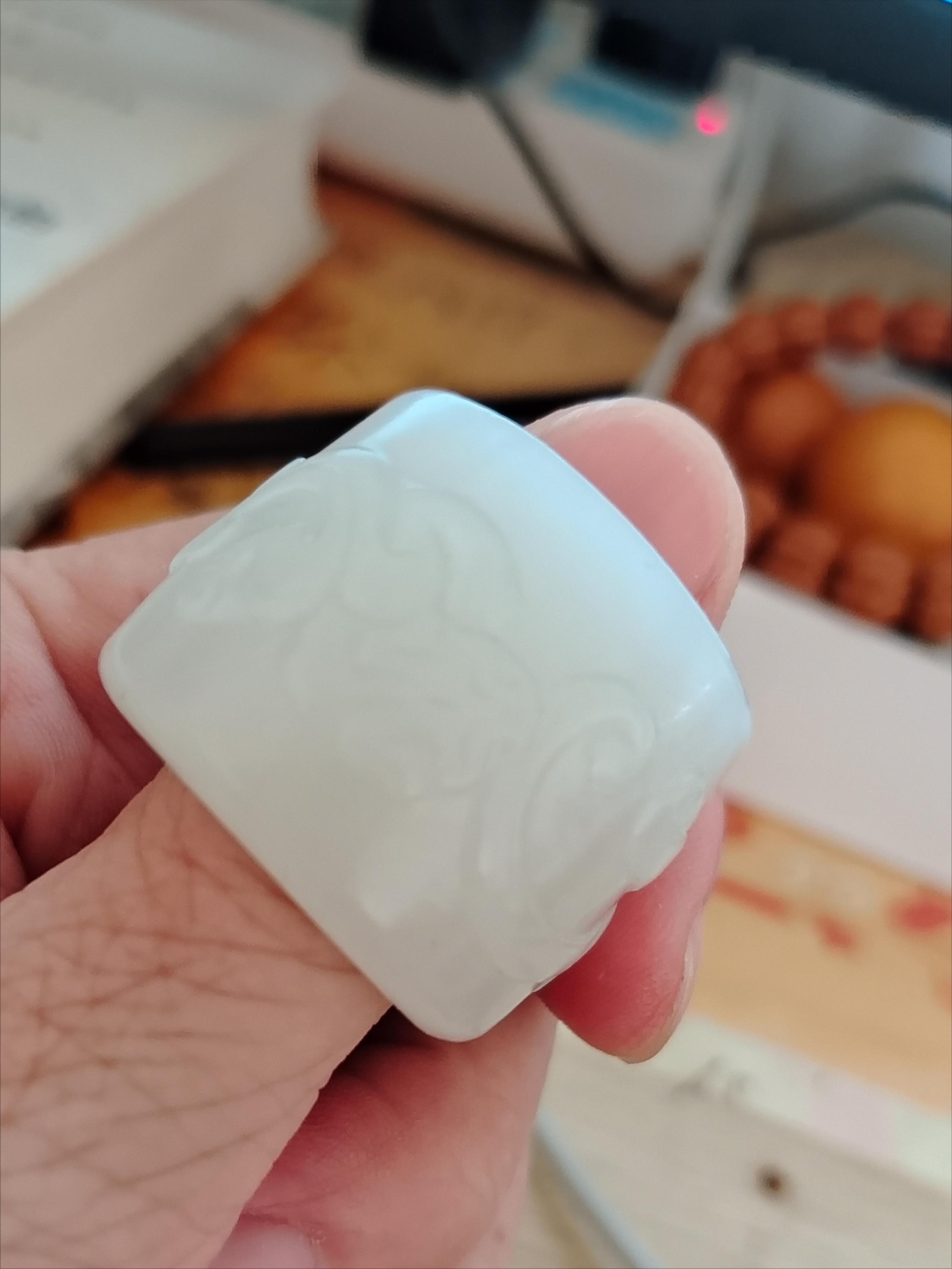 和田白玉泛黄还是泛青好,佩戴和田白玉对身体有什么好处