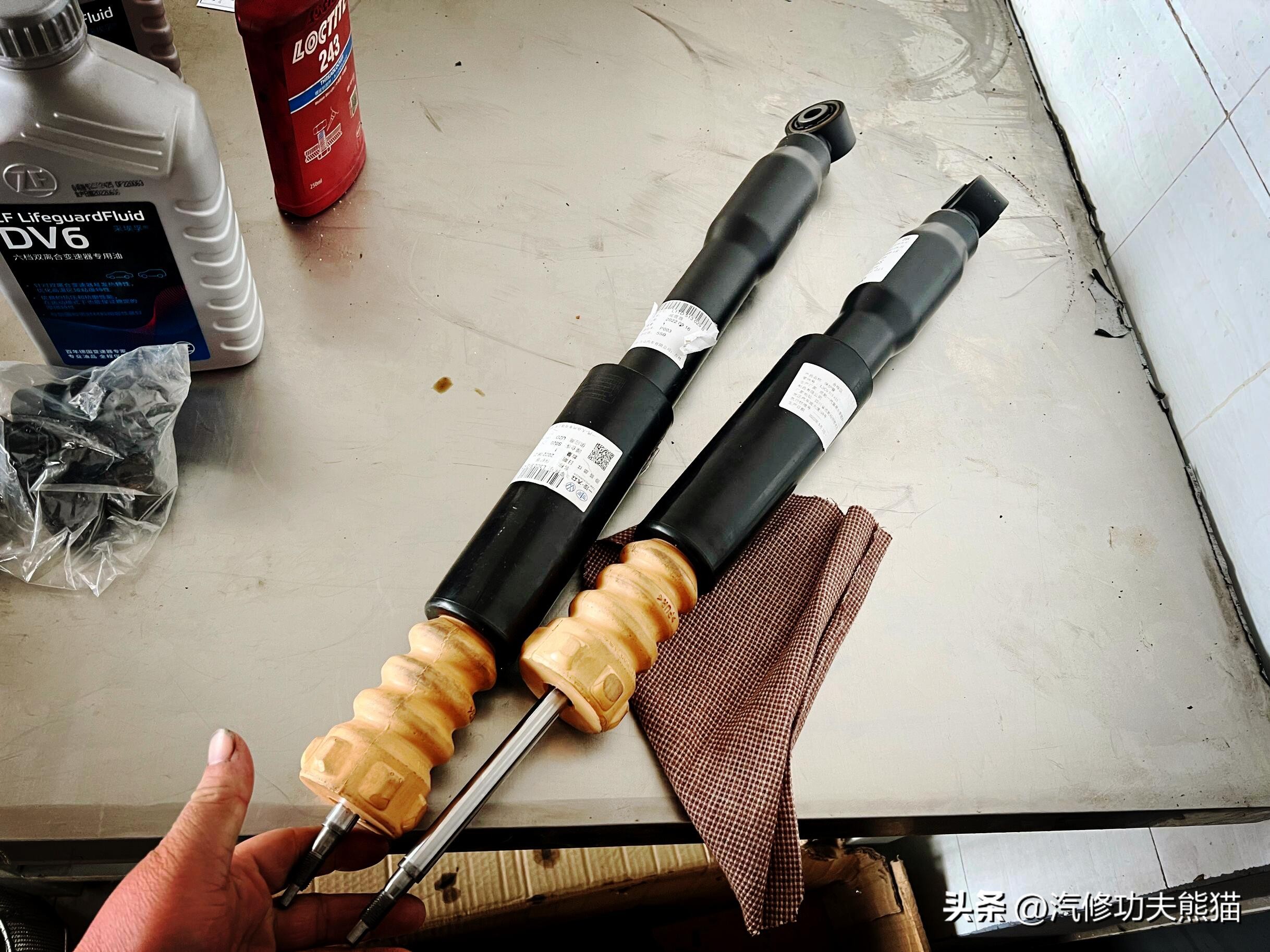 父亲老车翻新修复,父亲去世留下了的车去翻新