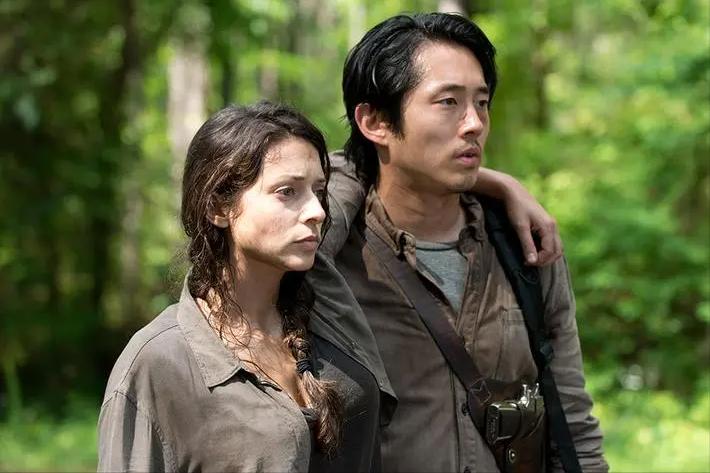 寻求集体认同的救助者，是生与死的过渡性标准，连通众人伦理情感