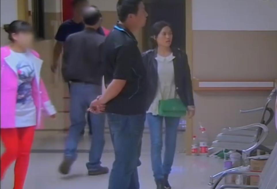 53岁父亲遭受车祸九死一生,父亲被卡车拦腰碾压救活了吗