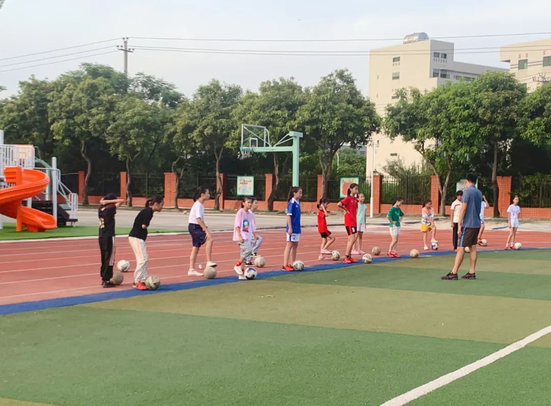 我们的校园㊱|何厝小学：一样的成长，不一样的精彩~