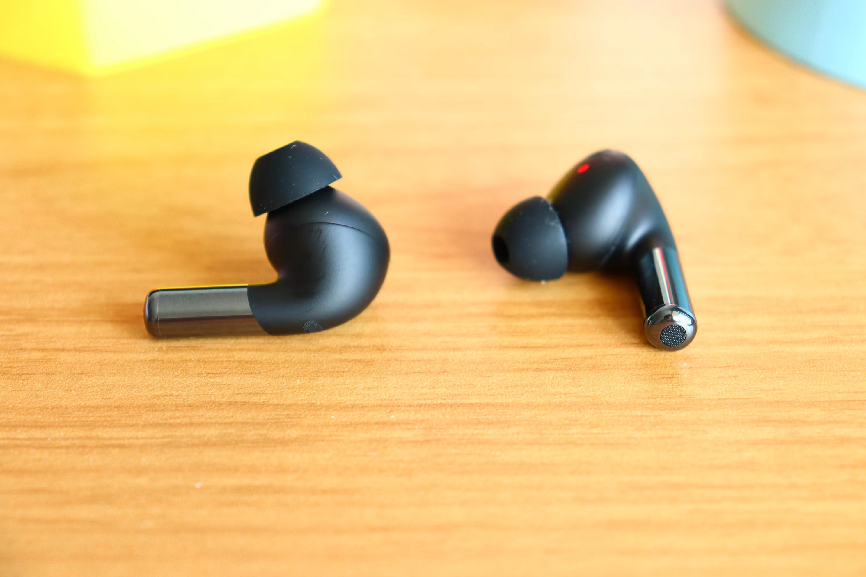 一加耳机budspro2旗舰款和轻奢款,一加budspro和oppoencoair2pro