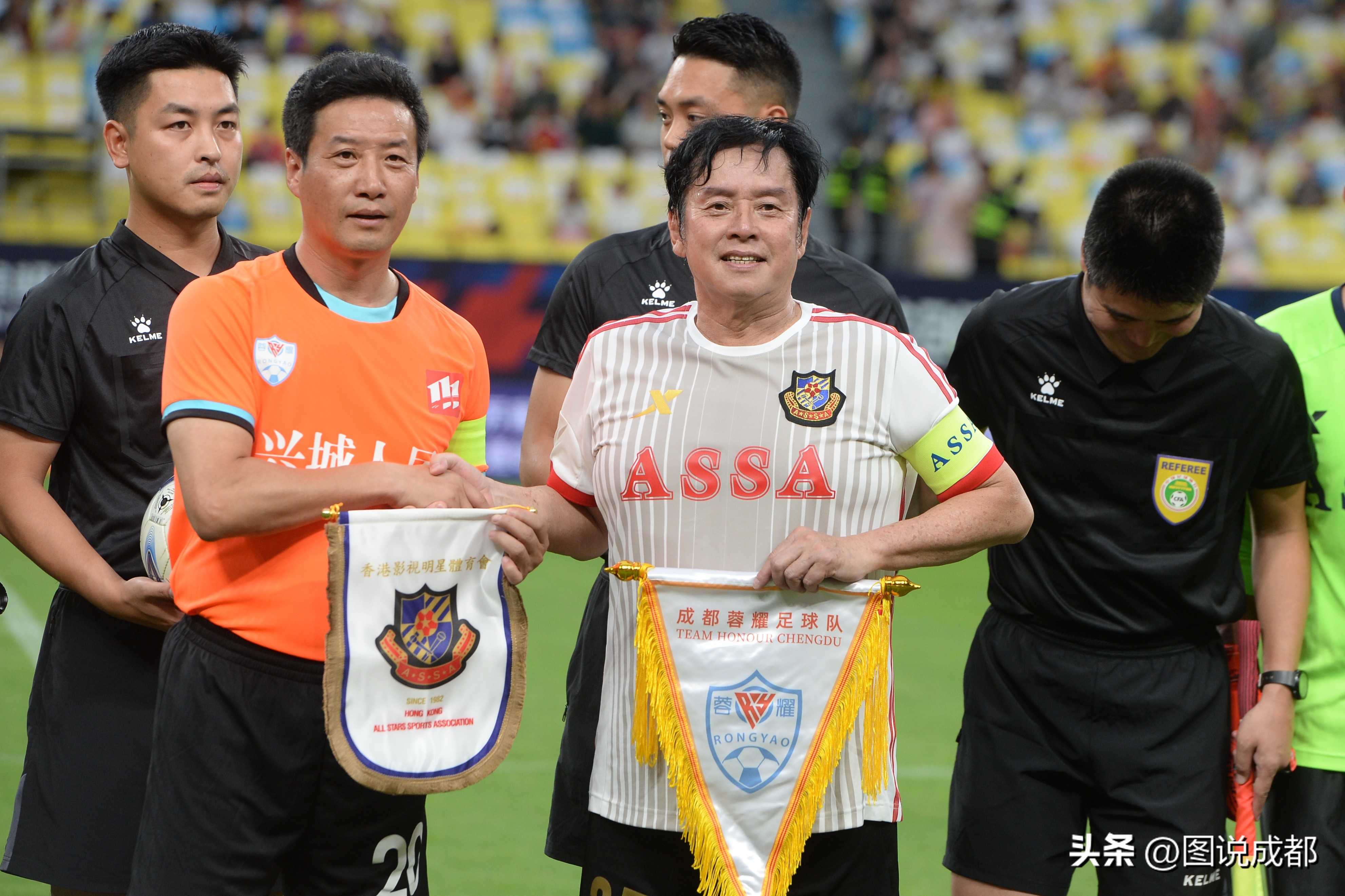 谭校长唱哥哥的歌,谭校长和哥哥隔空唱歌