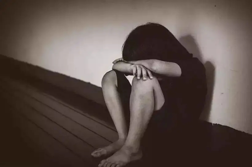 2012年，北京女孩考上清华，不久后却选择自杀，父亲崩溃大哭