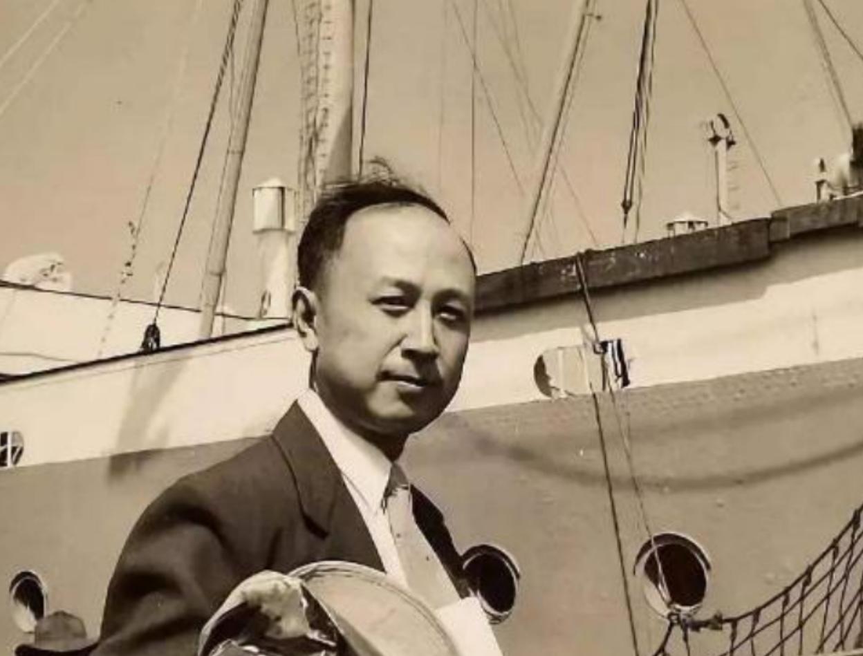 1955年钱学森回国，毛*东泽**紧握他的手：听说美国人把你当五个师呢