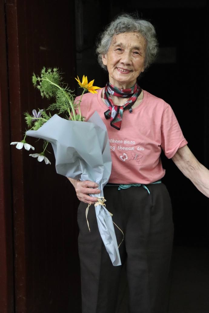 粉色装嫩搭配,粉色花里胡哨穿搭