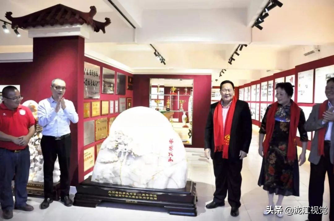 鱼跃龙门的雕塑,鱼跃龙门雕像图片