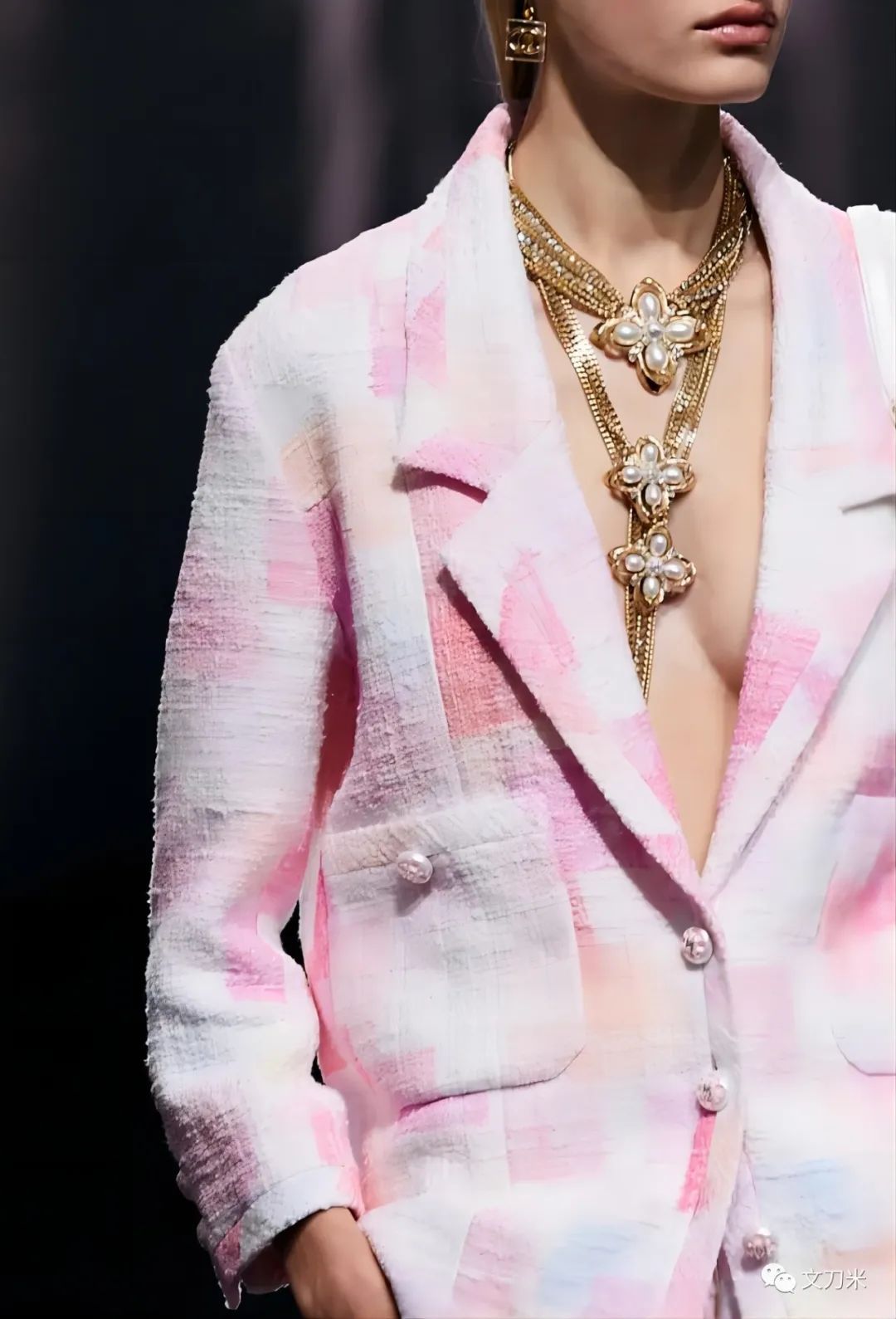 小香风全身黑,特别小香风