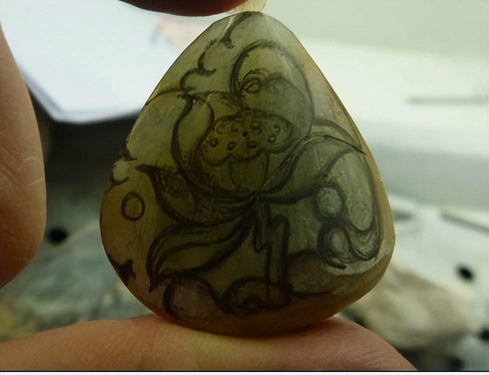 大马坎翡翠毛料原石大捡漏,大马坎黄翡小料子雕刻什么合适