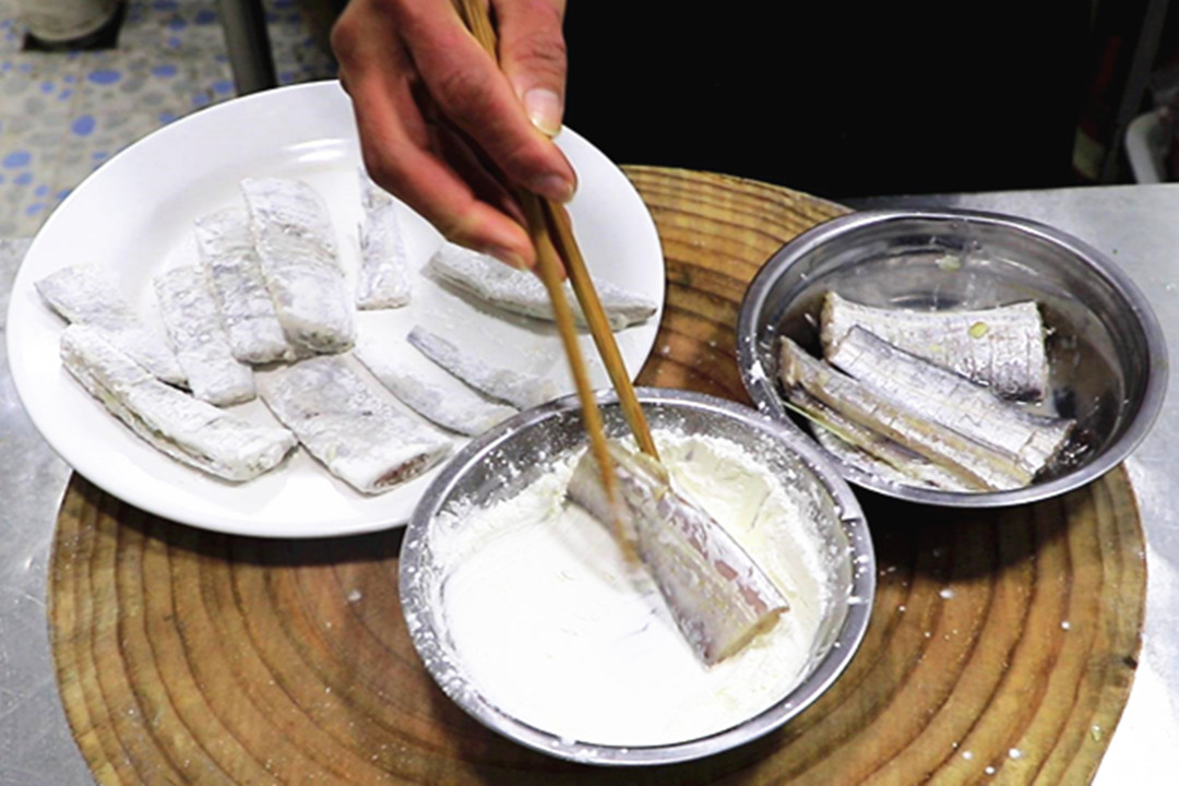 带鱼绿眼睛和黑眼睛有什么区别,买带鱼时红眼与黄眼有什么区别