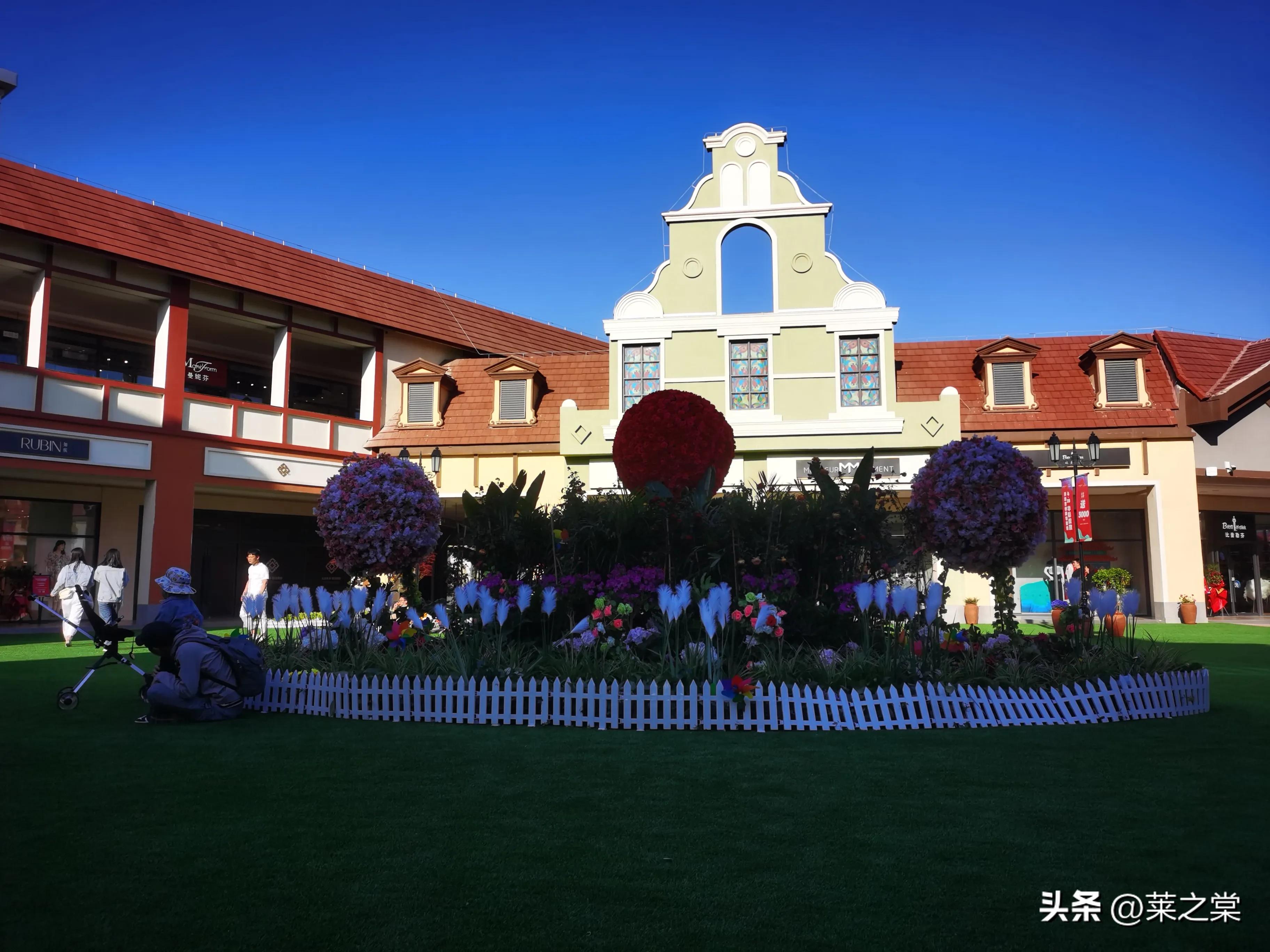 青岛的这家国际品牌卖场开业了,颇具国外风情