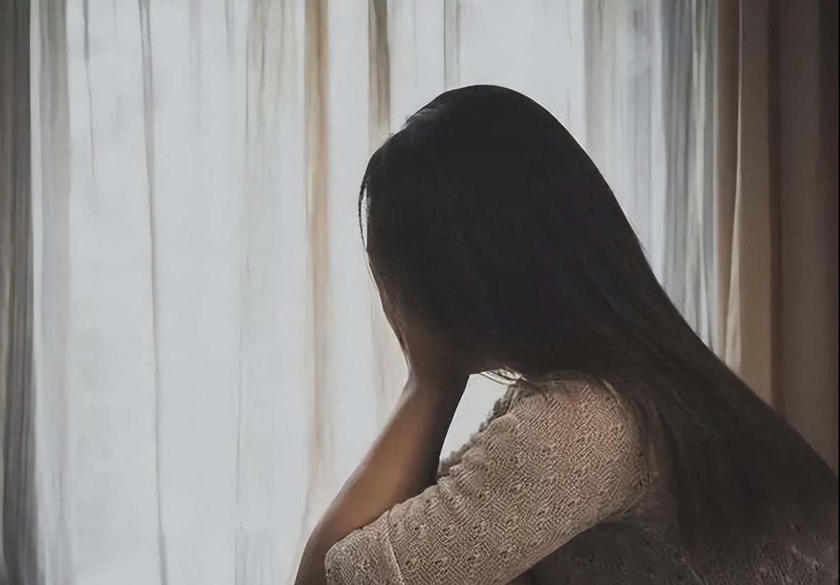 上厕所被拍*处私***底卧**记者：获取视频如“网购”*拍偷**是一种癖好？