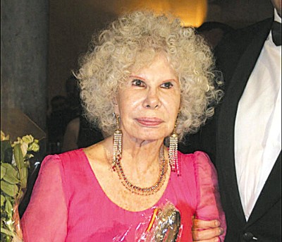 西班牙女公爵第三任丈夫,西班牙女公爵电影完整版