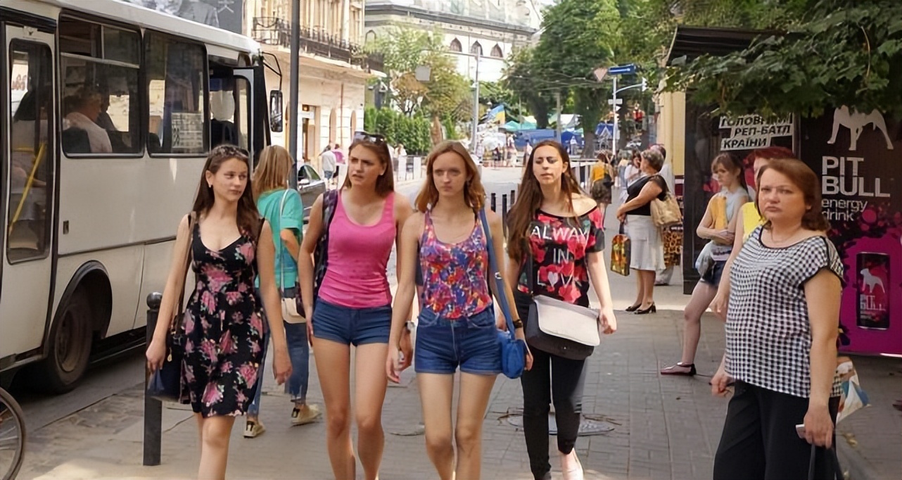 乌克兰真实现状，持续一年的俄乌战争后，乌克兰是个啥情况？