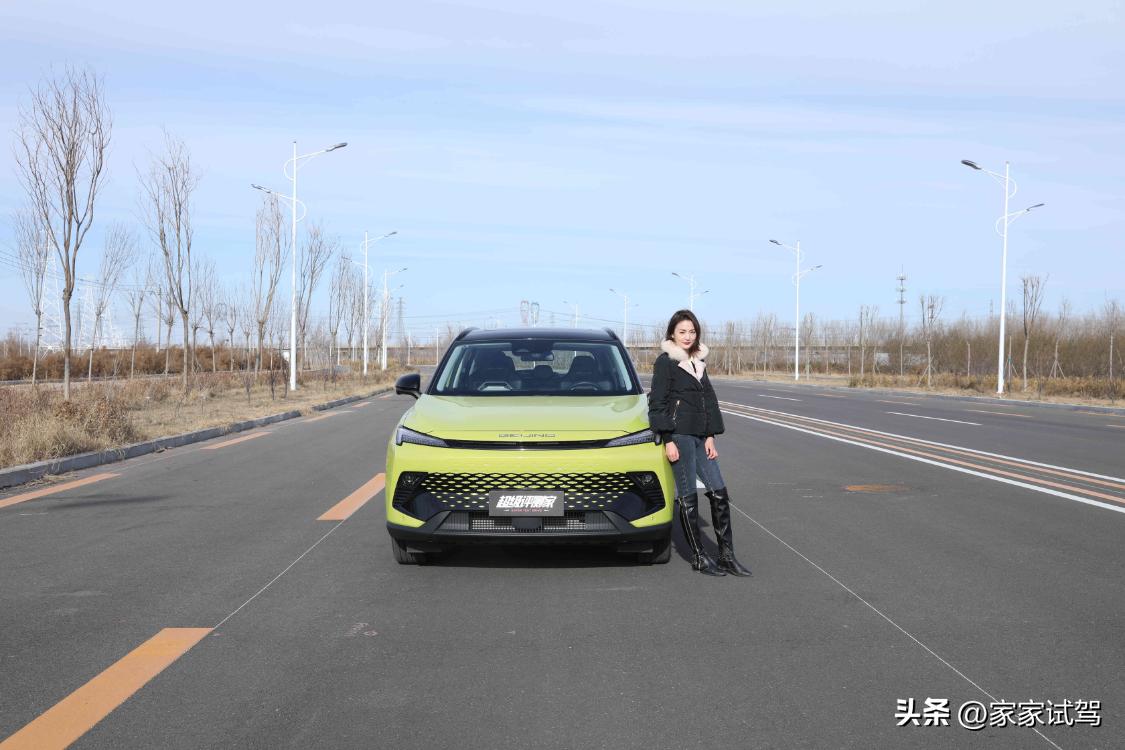 北汽魔方-年轻人的个性科幻座驾