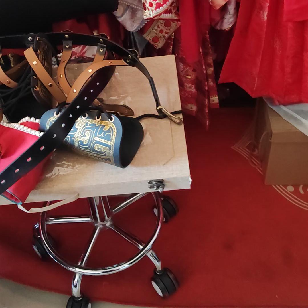 为什么有试衣费,请看视频