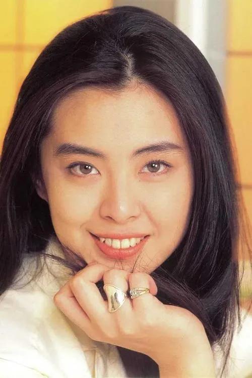 美女自有三分“龅”，不仅抗老而且显嫩，这7位女星都有轻微嘴凸