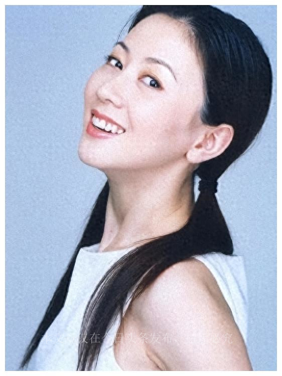 全裸写真第一人，走红后“家破夫散”，汤加丽如今过的怎么样？