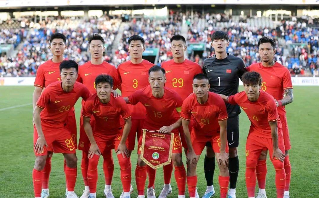 国足阵容和战术,国足教练组阵型