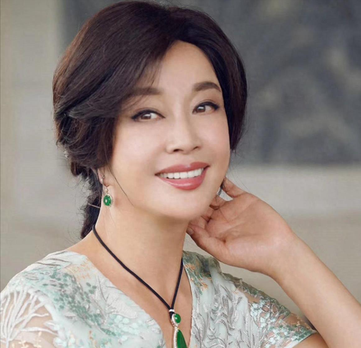 40-50岁的女性千万不要过度焦虑,40岁的女人不要有容貌焦虑