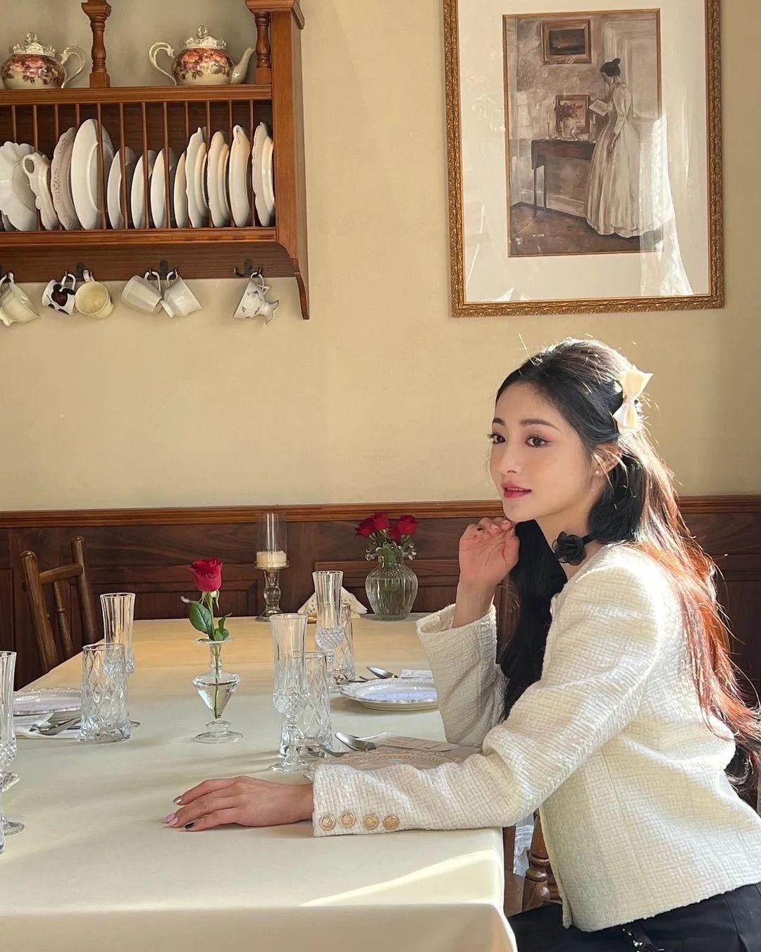 别再披头散发了教你一招秒变女神,今年别再披头散发了三款减龄发型