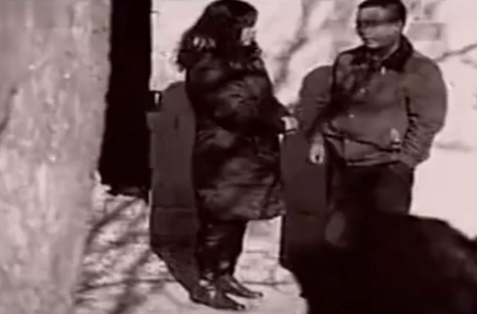 08年,河北女孩“瘫痪”卧床20年,姐姐安上监控后,戳穿多年*局骗**