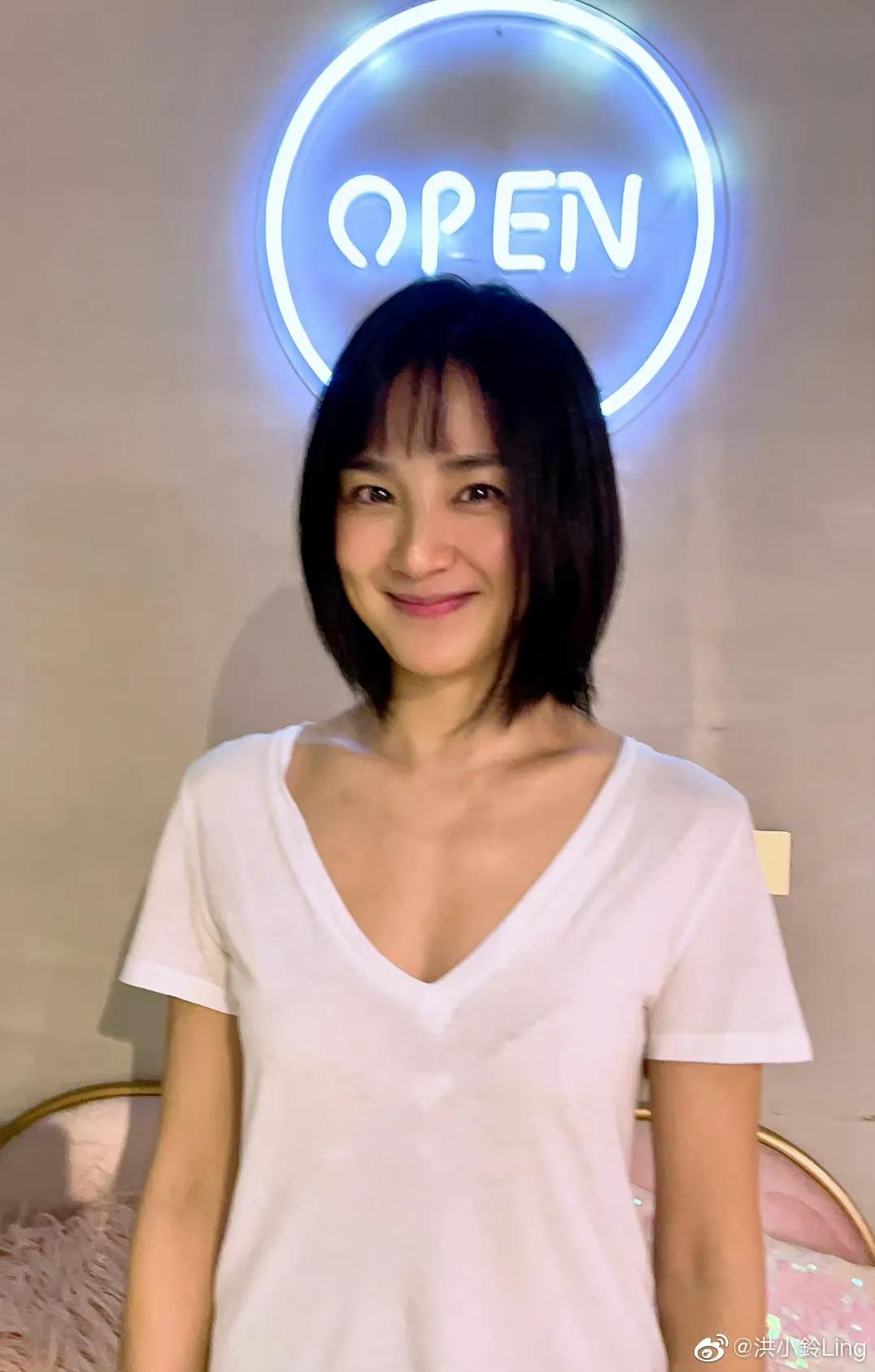 42岁胡杏儿三胎月底出生,胡杏儿41岁近照曝光