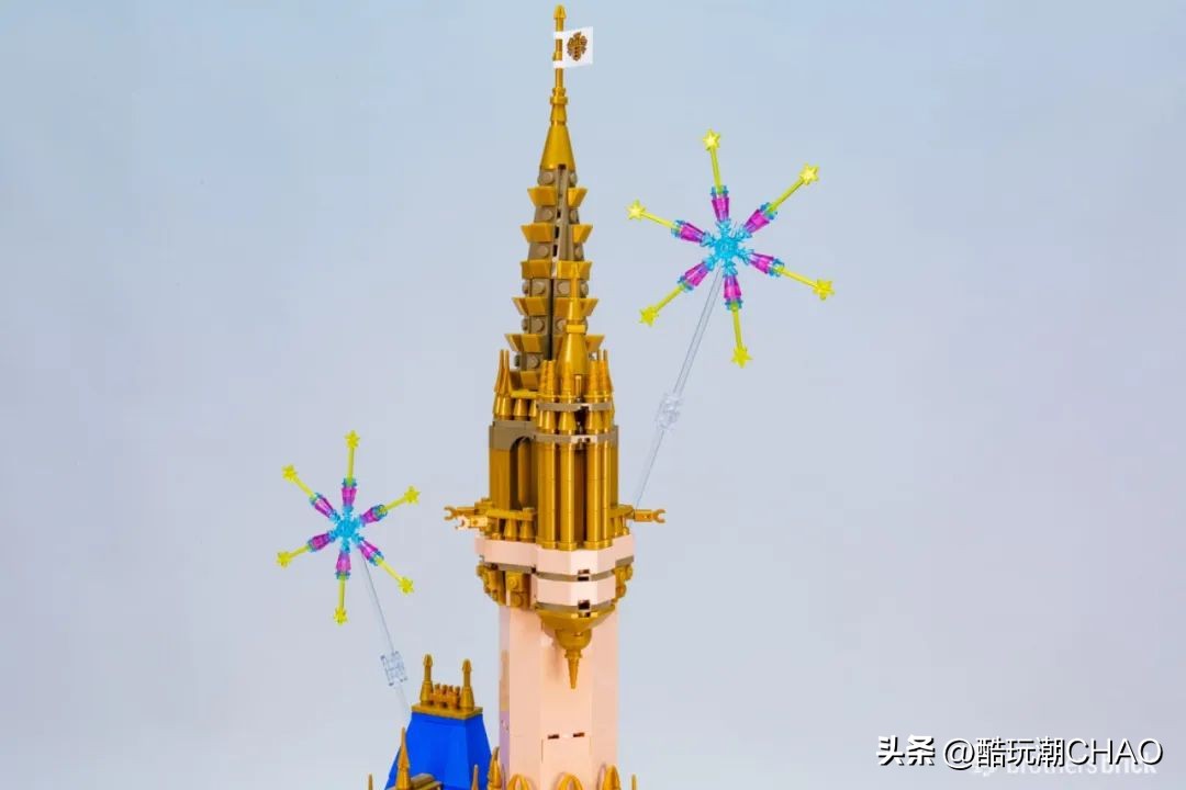 和迪士尼城堡一样高的乐高,和迪士尼乐园相似的城堡