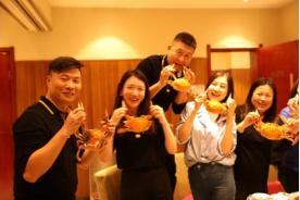 红瓦绿树碧海蓝天视频,红瓦绿树碧海蓝天图文