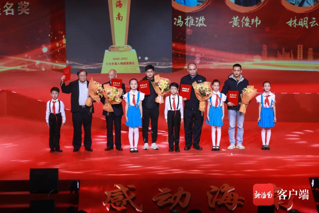 满满的感动夜空中最亮的星朗诵,满满的感动特别暖心