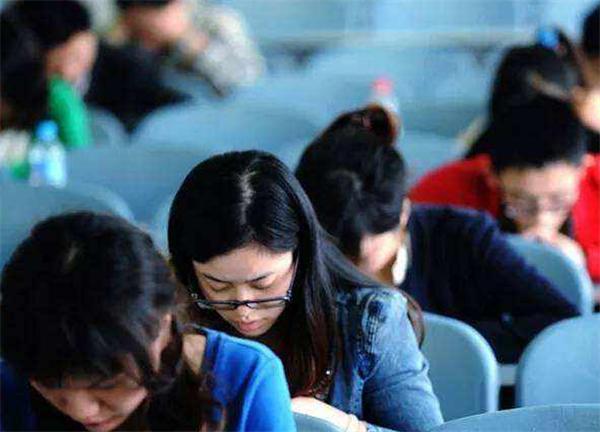 哪些公务员岗位无人报名,公务员无人报考报了一定录取吗