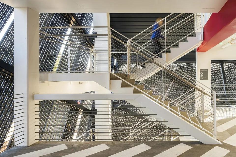 亚洲照明设计师协会丨光影下的冲孔板，金属界的颜值担当